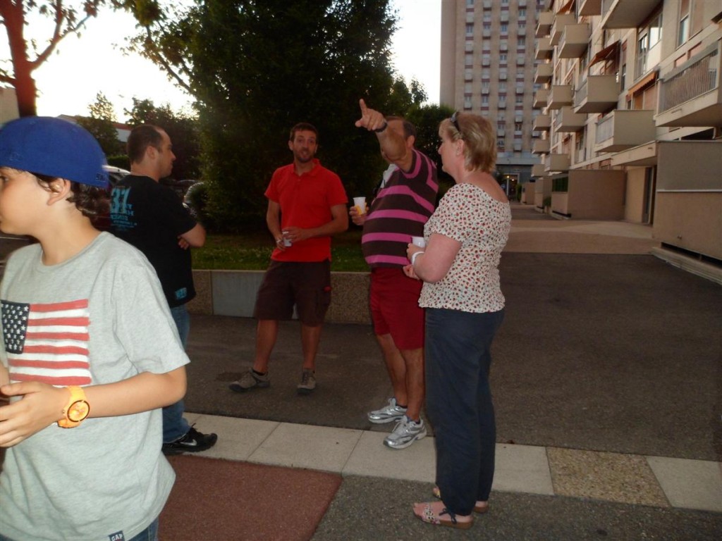 REPAS VOISINS 01 06 2012 007